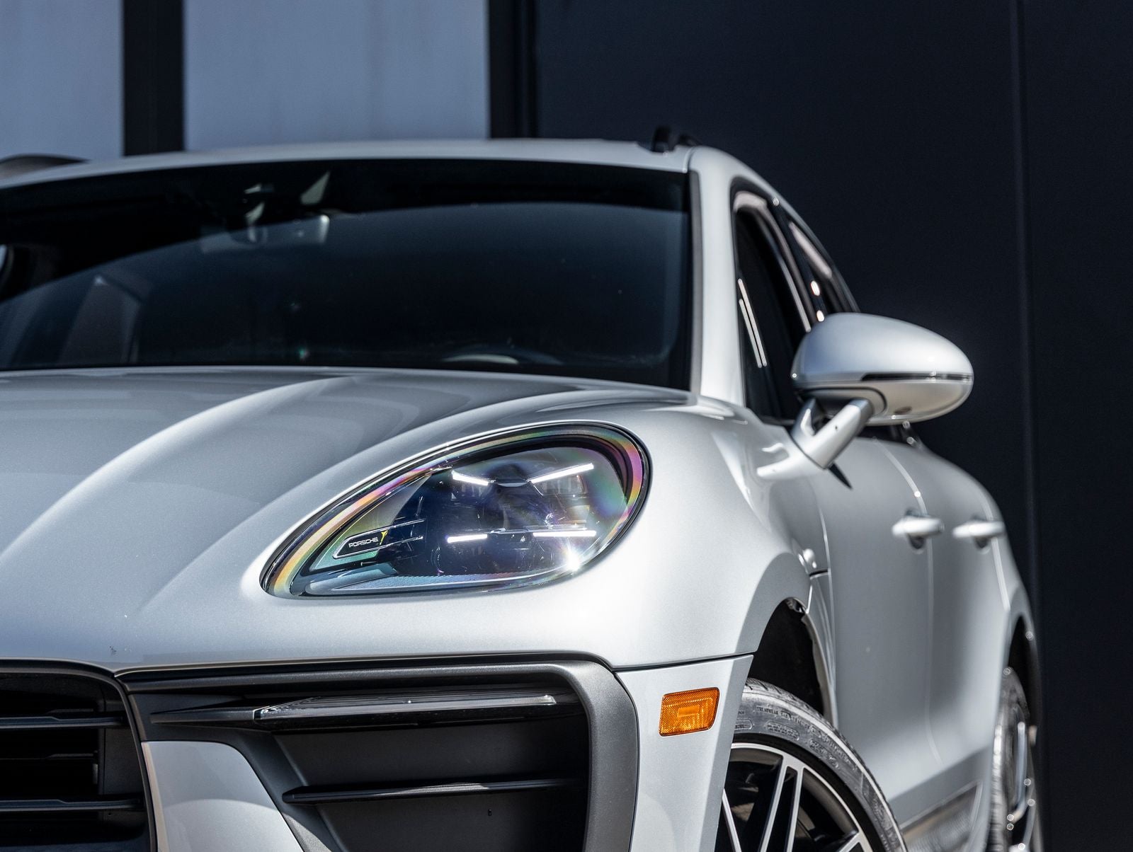2025 Porsche Macan Base