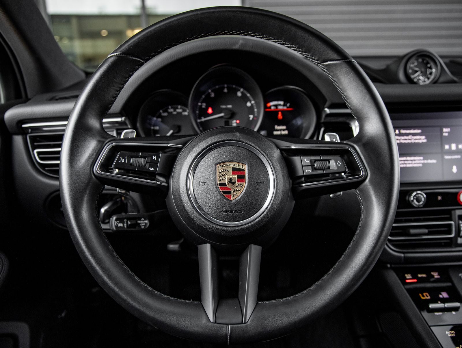 2025 Porsche Macan Base