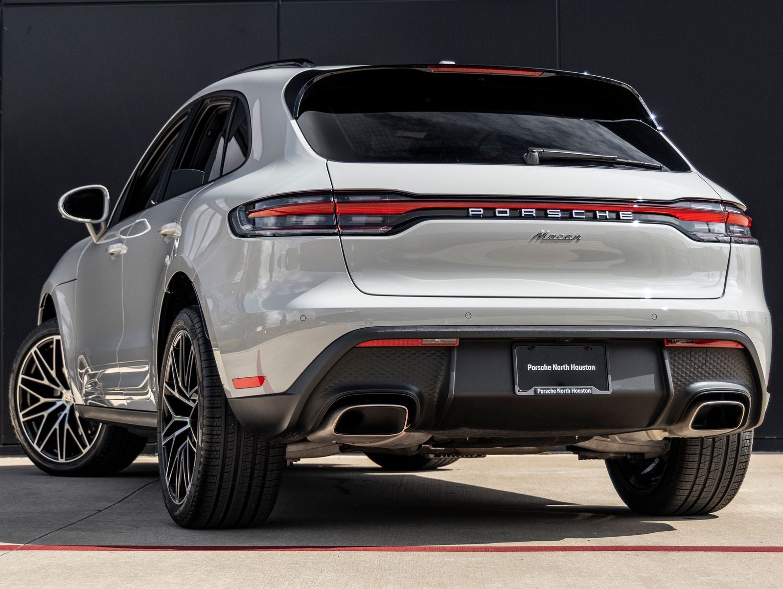 2025 Porsche Macan AWD
