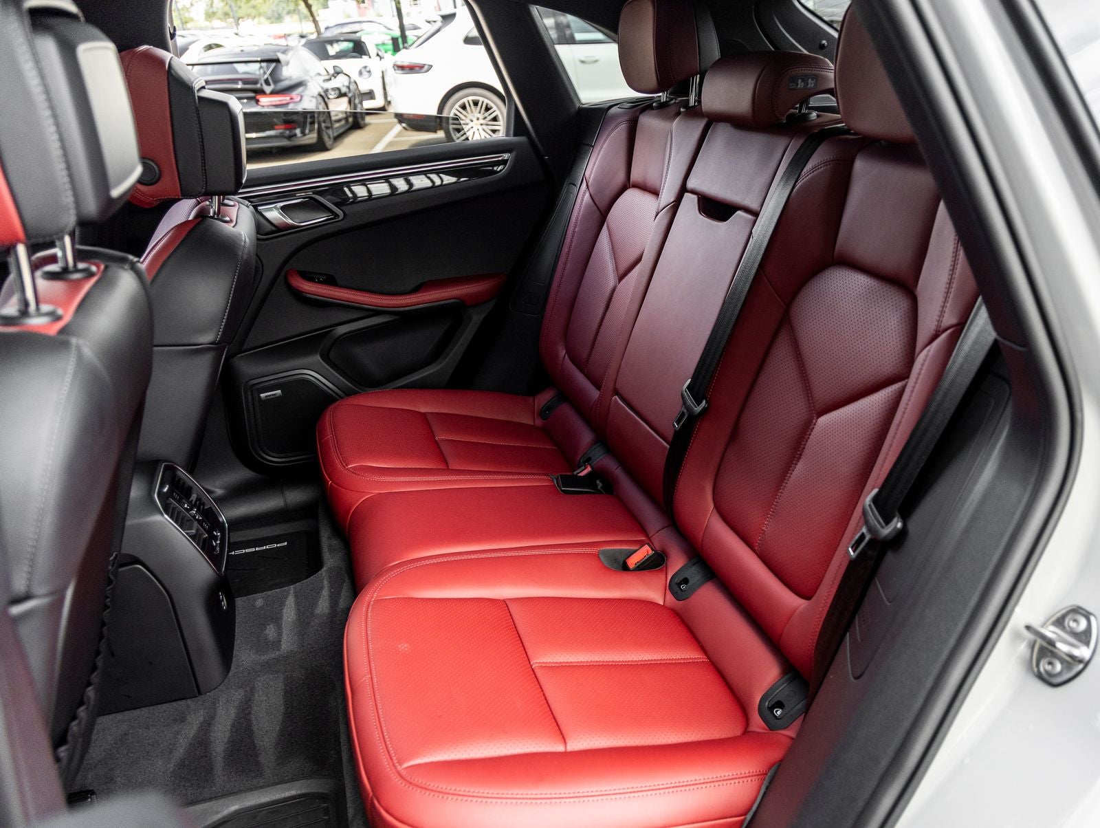 2025 Porsche Macan AWD