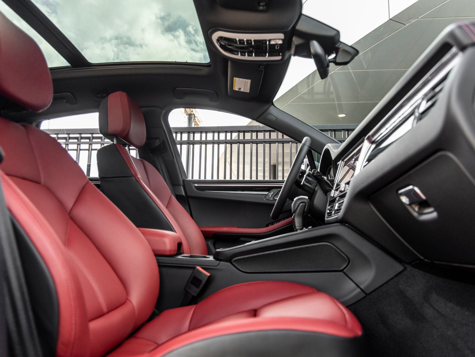 2025 Porsche Macan AWD