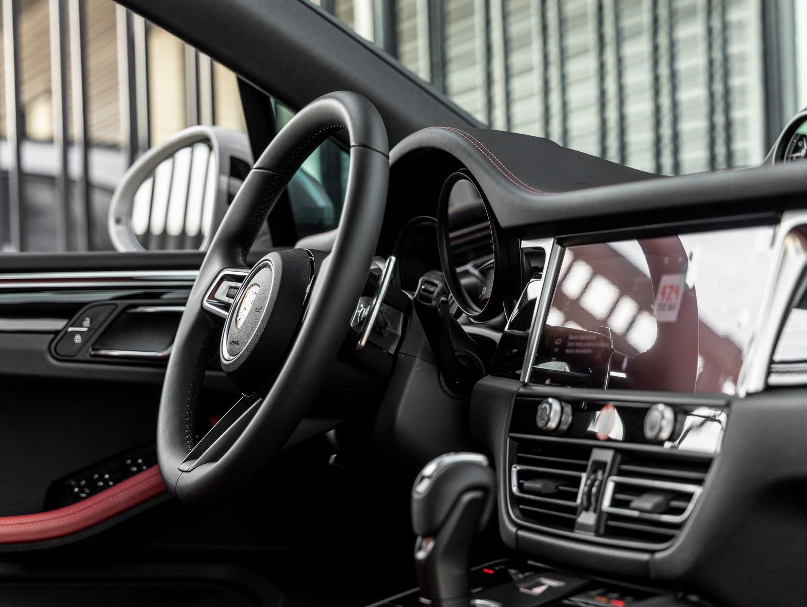 2025 Porsche Macan AWD