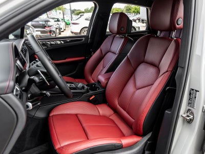 2025 Porsche Macan AWD