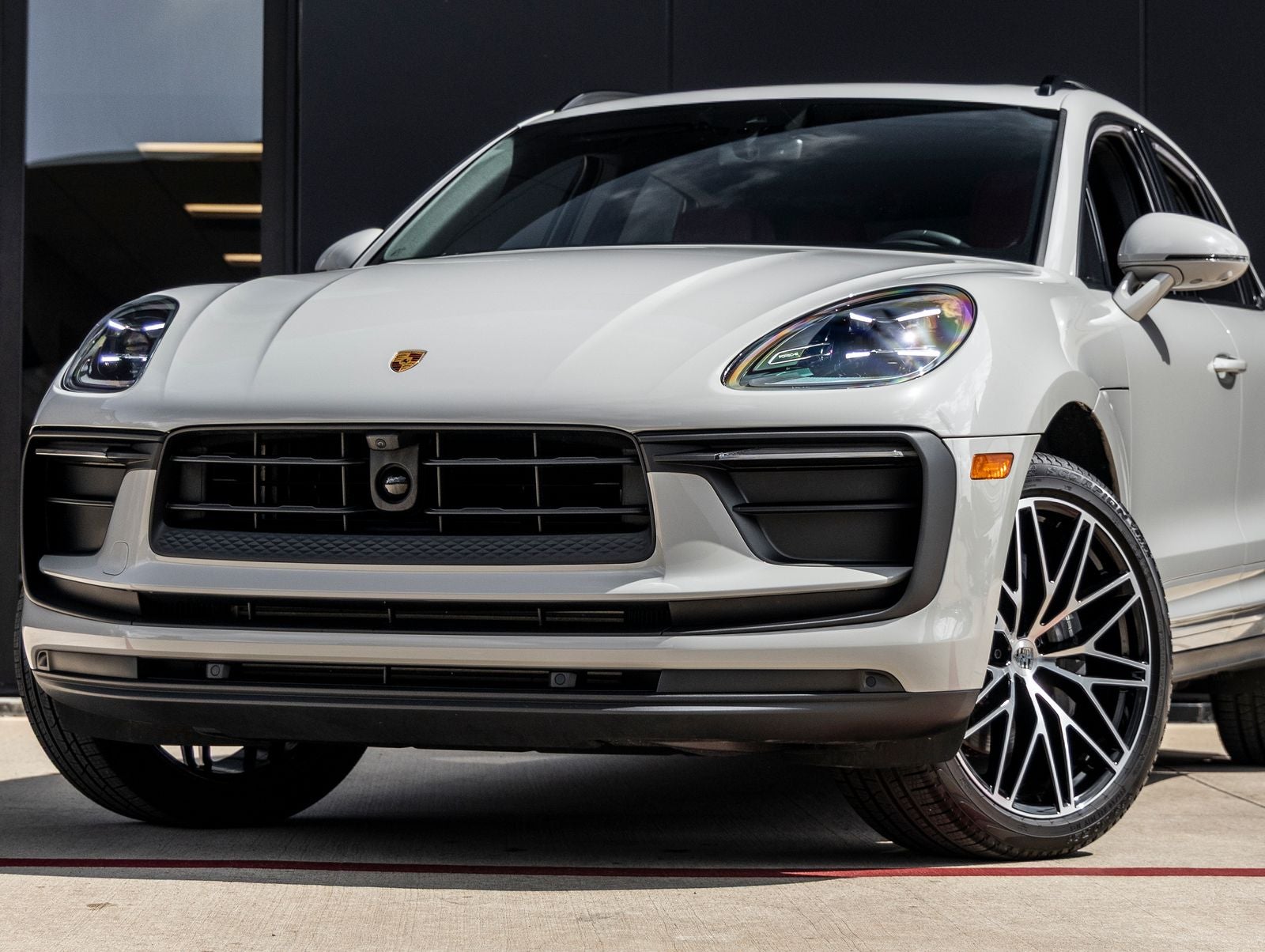 2025 Porsche Macan AWD