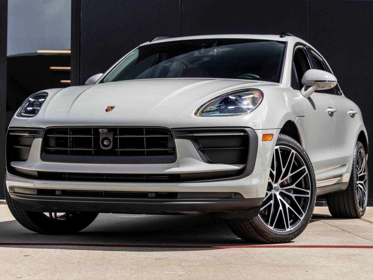 2025 Porsche Macan AWD