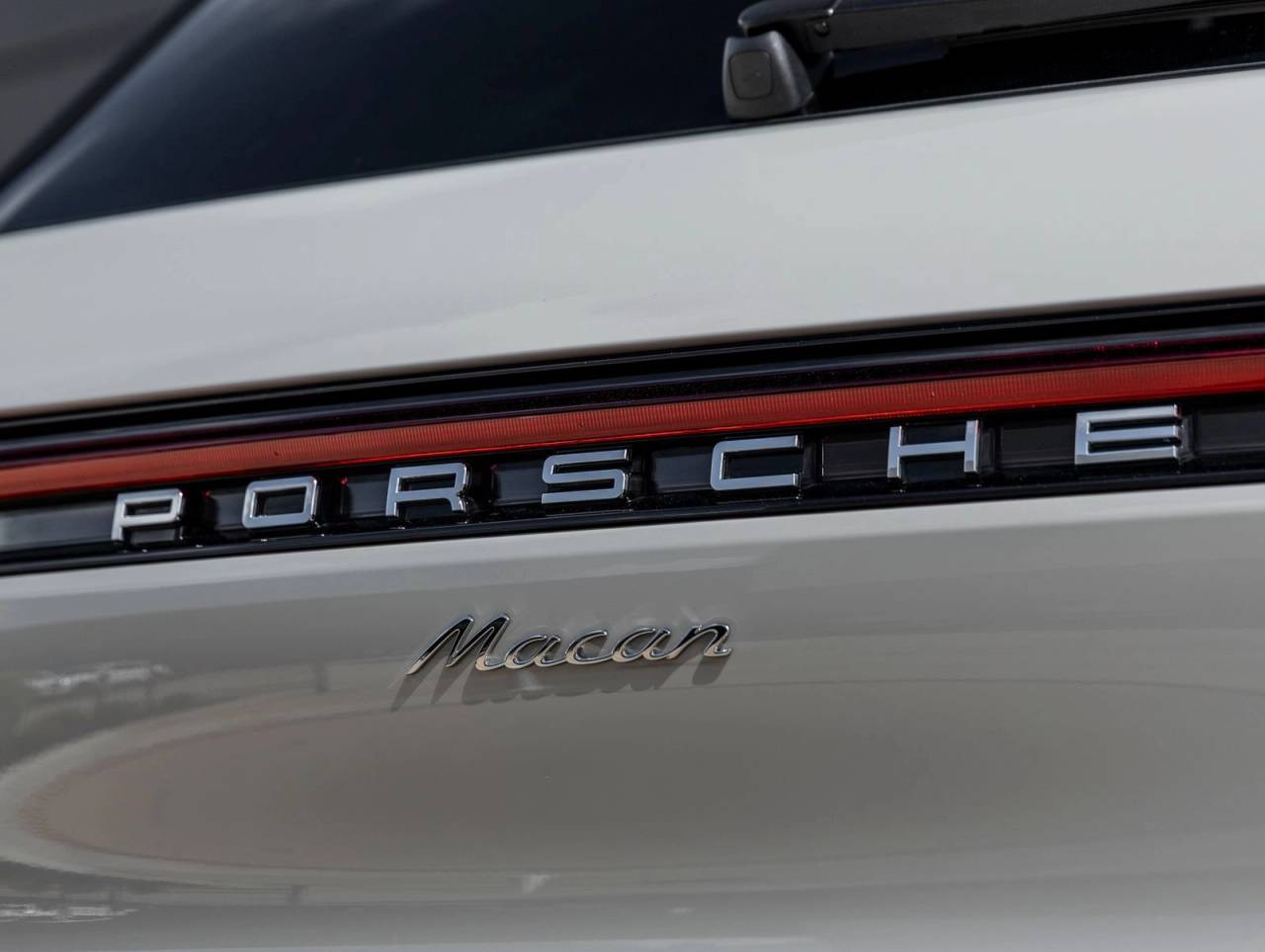 2025 Porsche Macan AWD