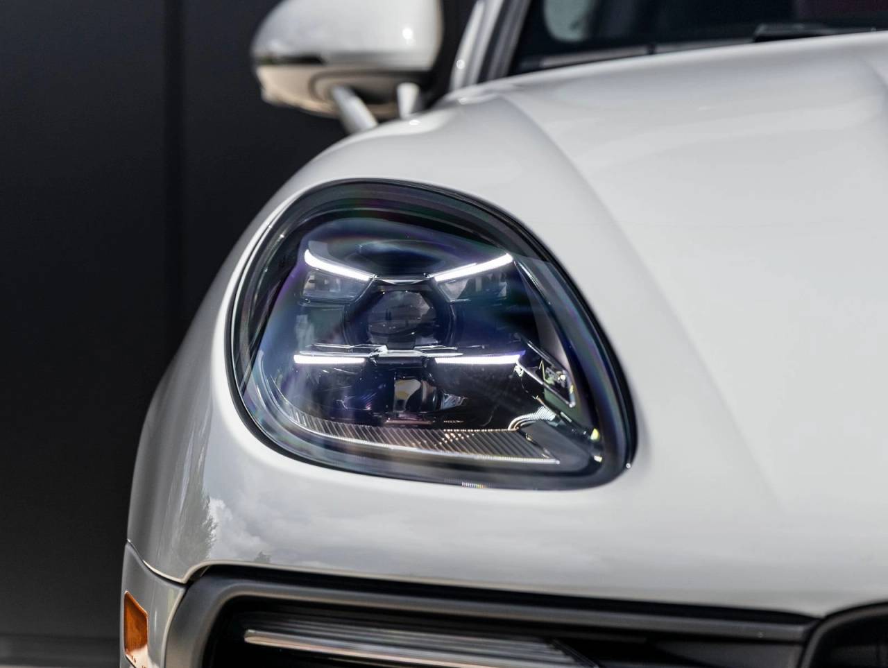 2025 Porsche Macan AWD