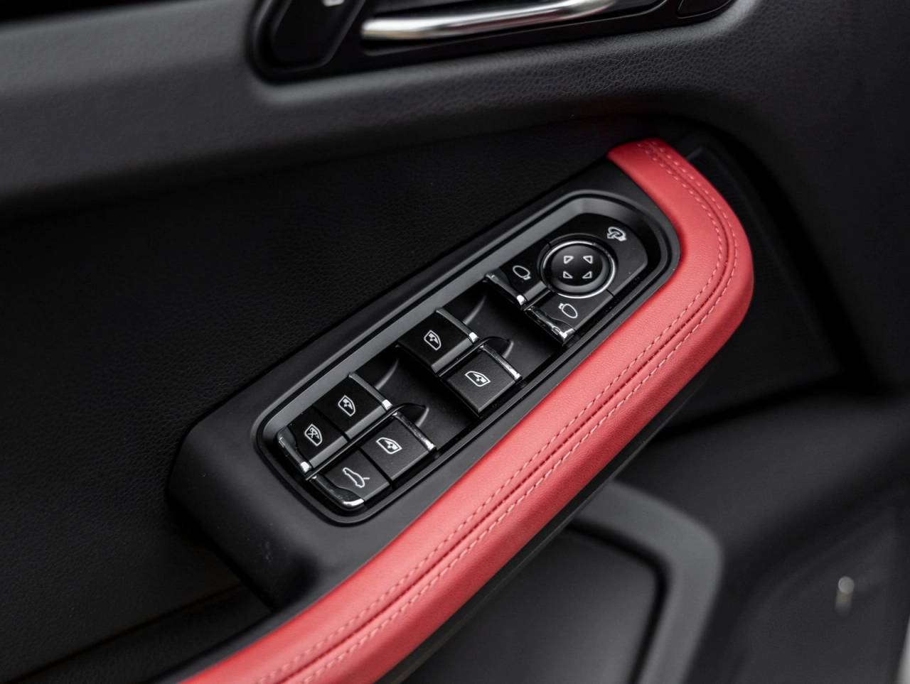 2025 Porsche Macan AWD