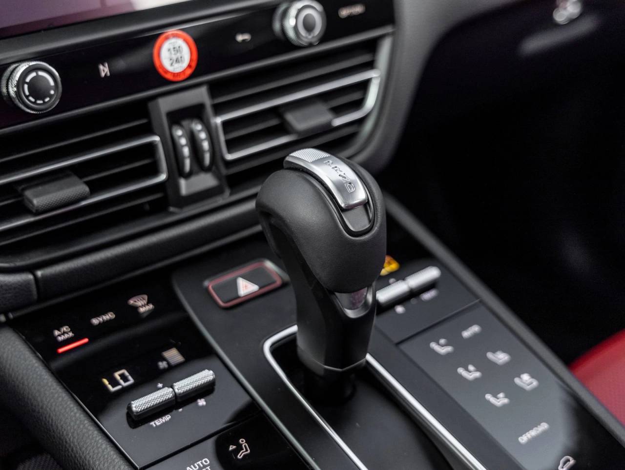 2025 Porsche Macan AWD