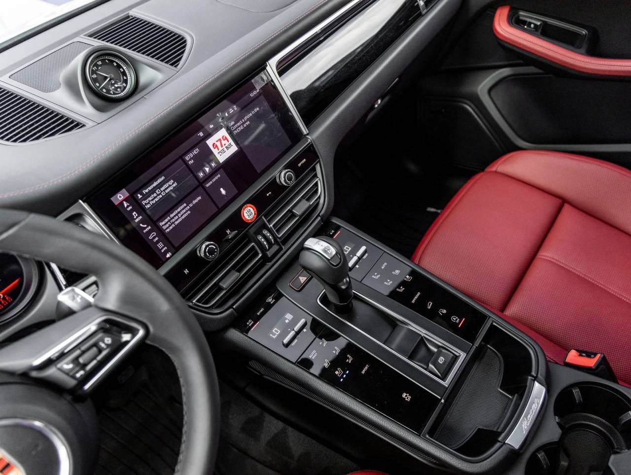 2025 Porsche Macan AWD