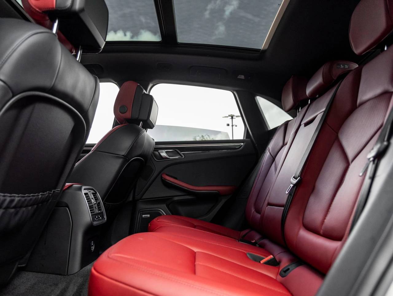 2025 Porsche Macan AWD
