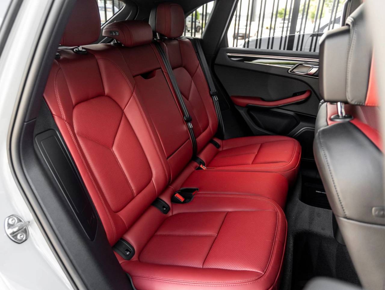 2025 Porsche Macan AWD