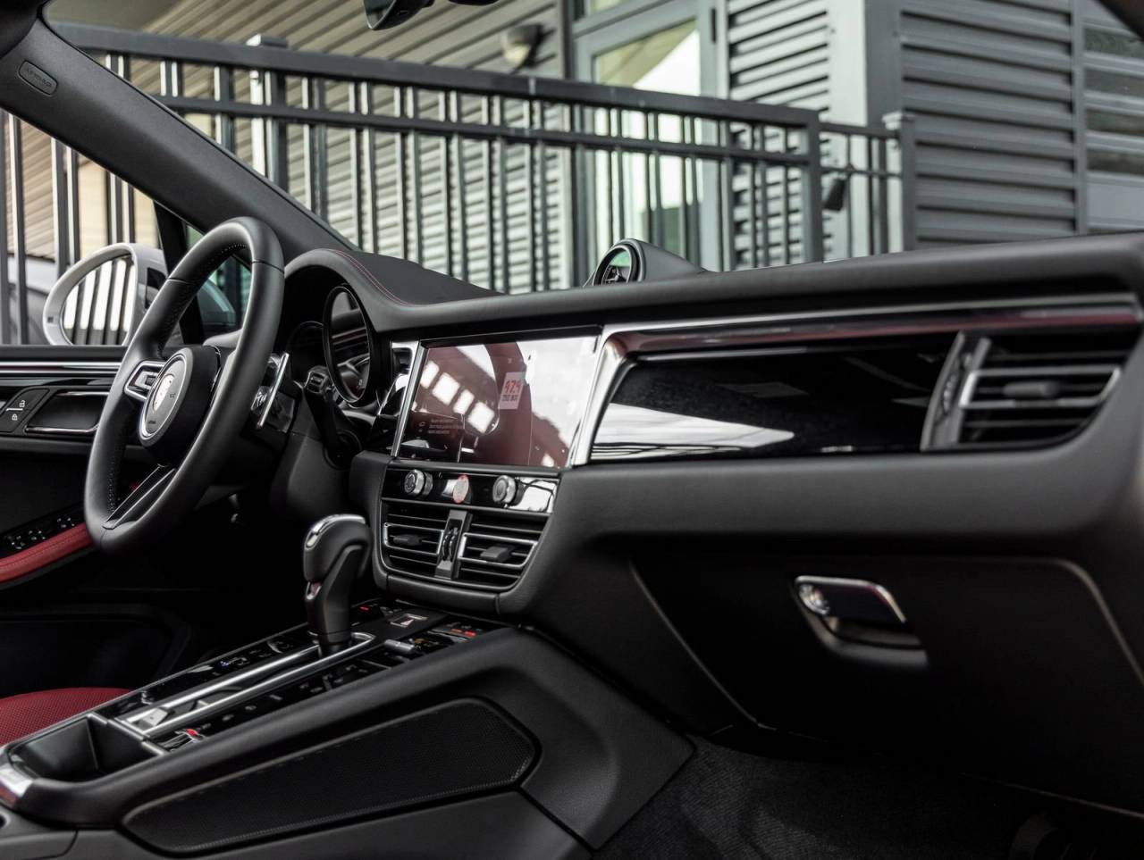 2025 Porsche Macan AWD