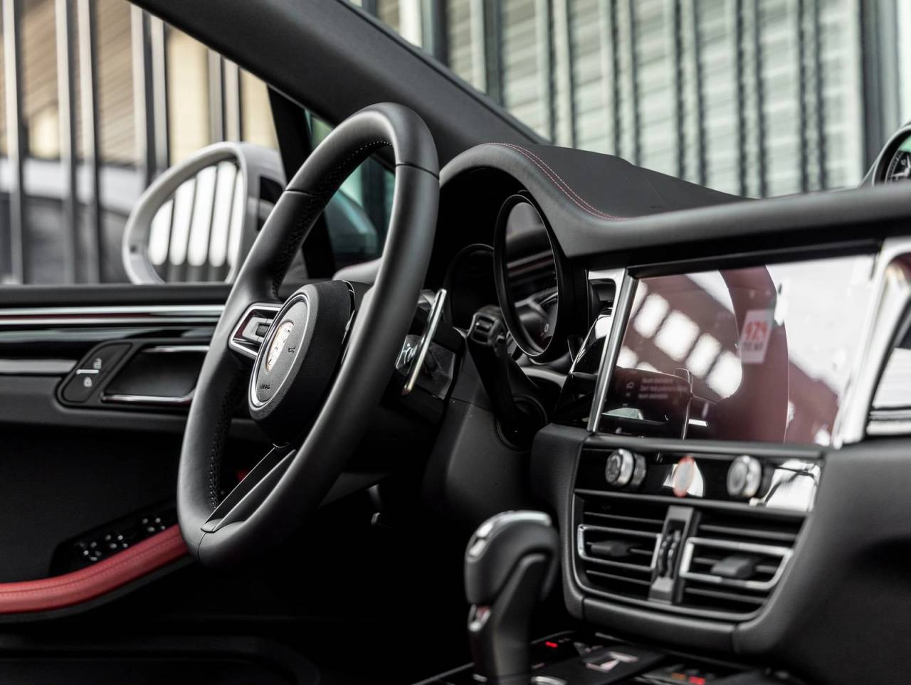 2025 Porsche Macan AWD