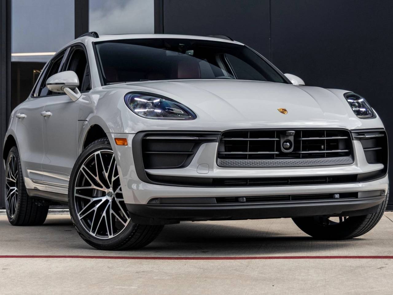 2025 Porsche Macan AWD
