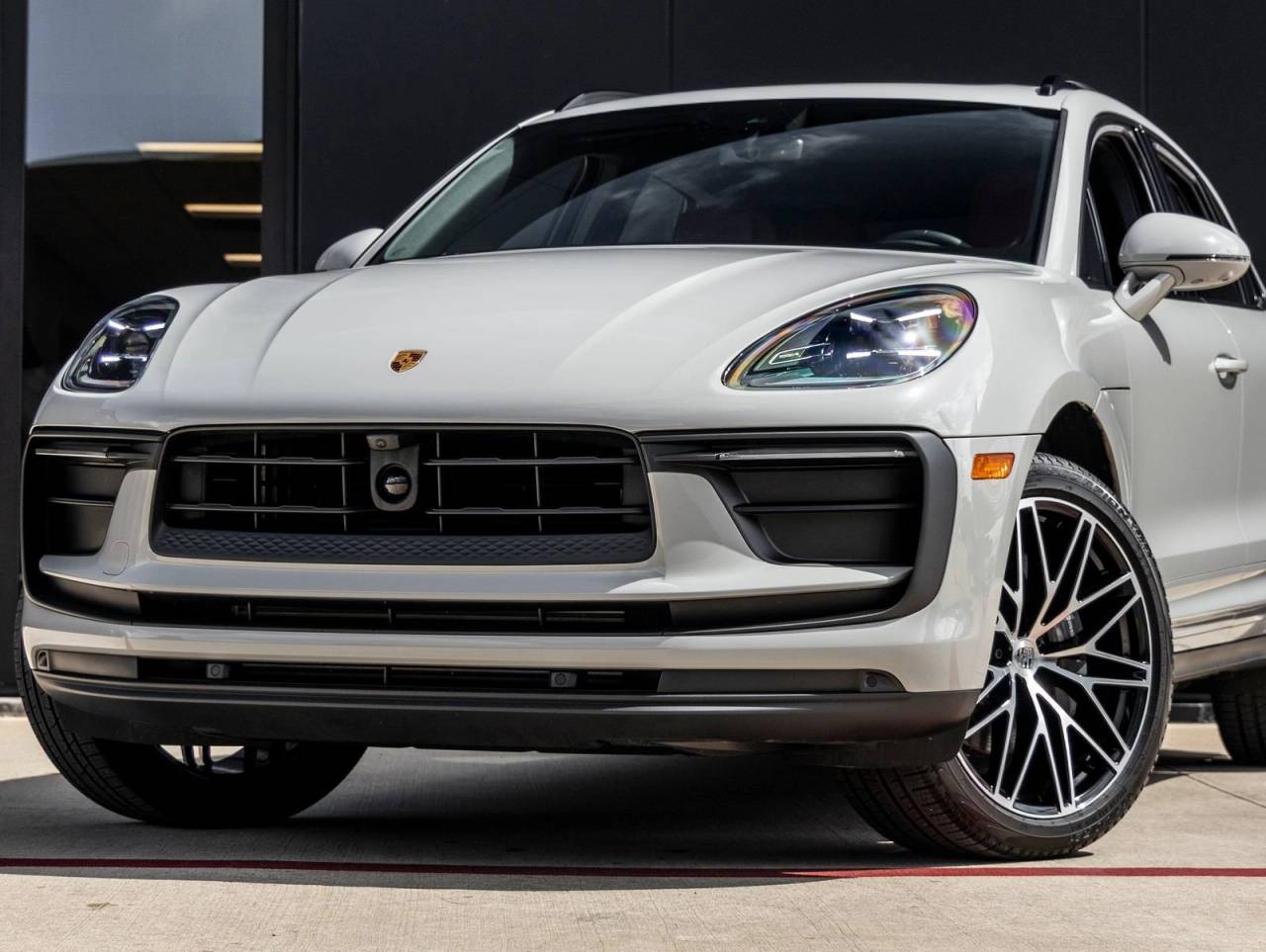 2025 Porsche Macan AWD