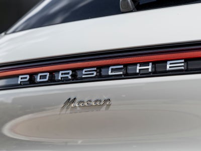 2025 Porsche Macan AWD