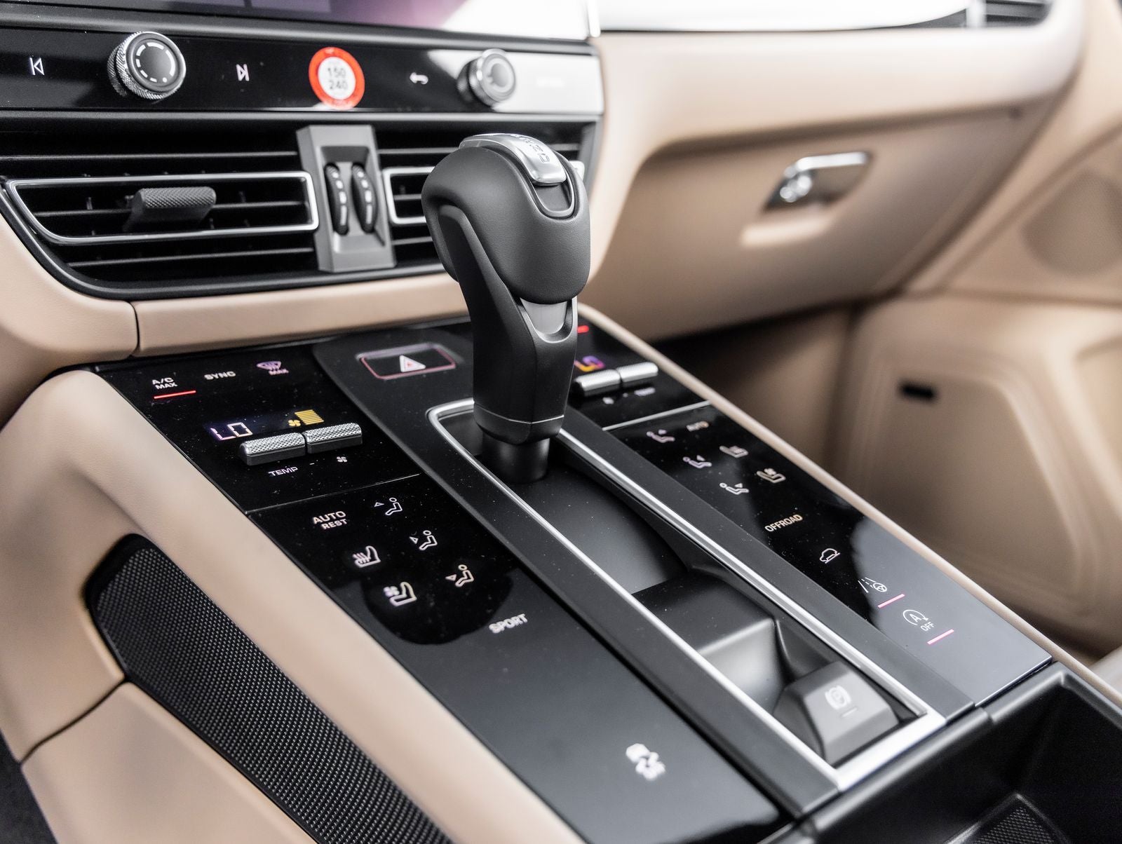 2025 Porsche Macan AWD