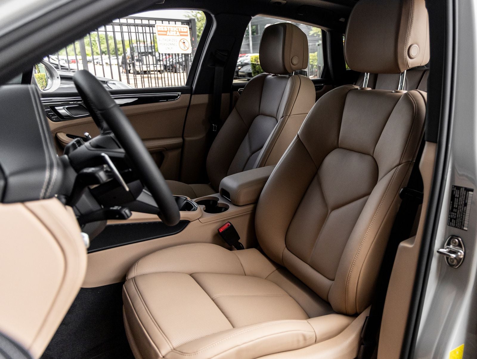 2025 Porsche Macan AWD