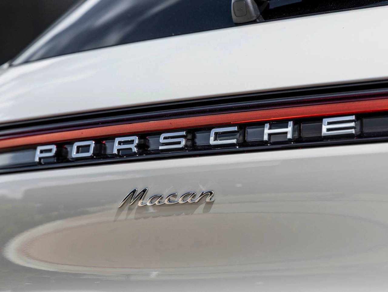 2025 Porsche Macan AWD