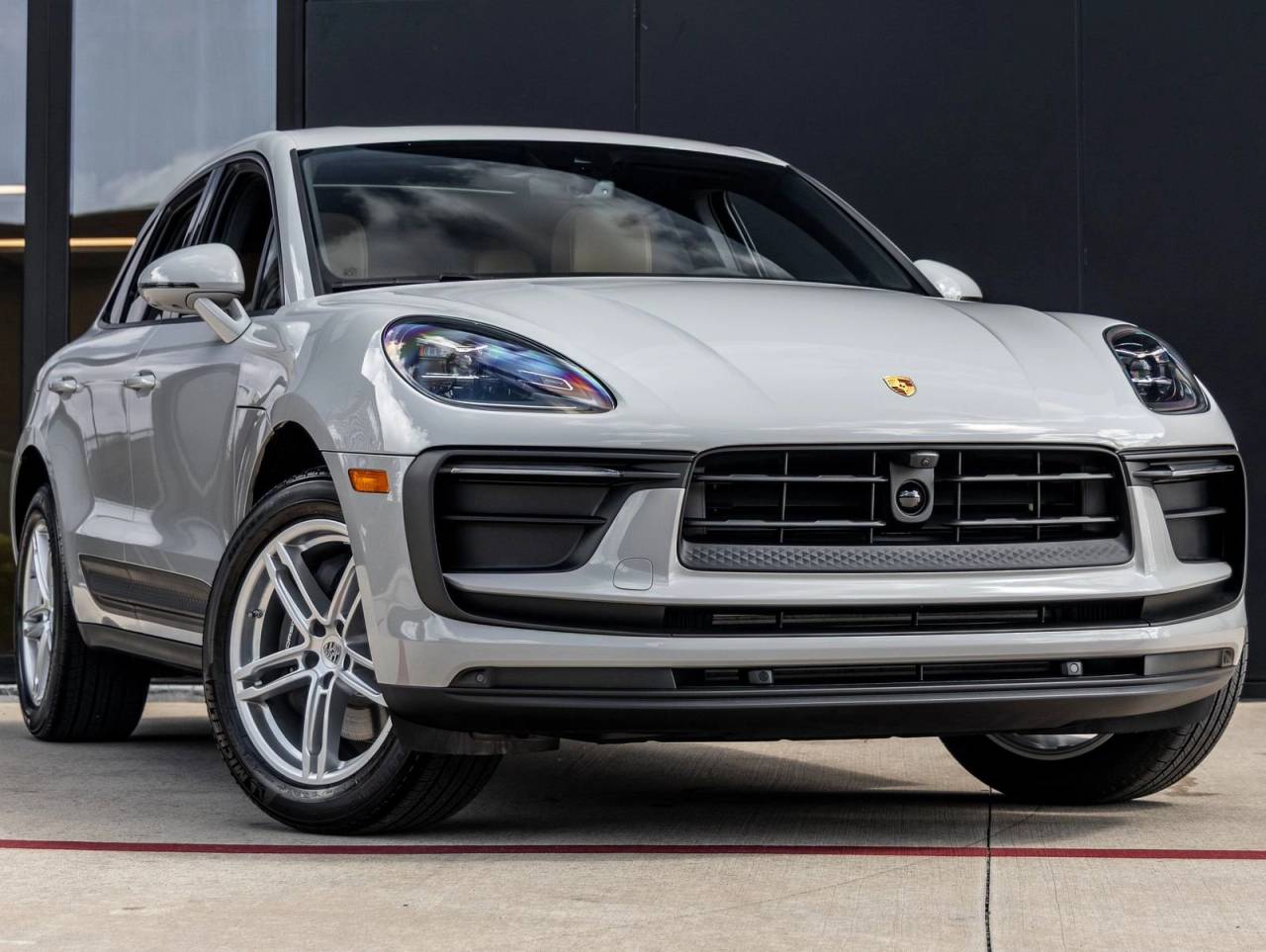 2025 Porsche Macan AWD