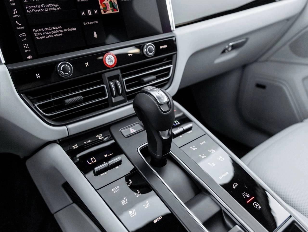 2026 Porsche Macan Macan