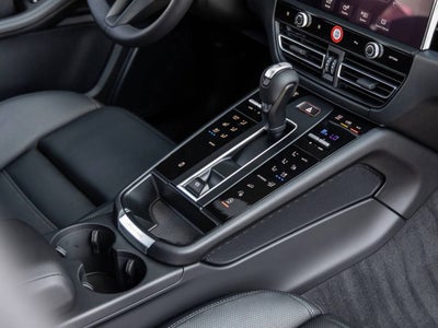 2026 Porsche Macan AWD