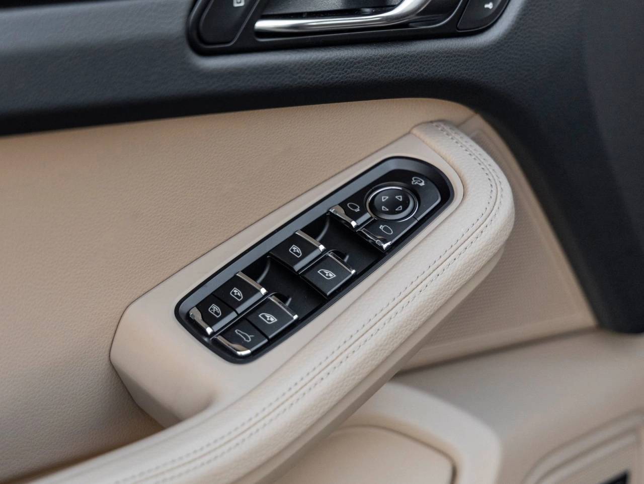 2026 Porsche Macan AWD