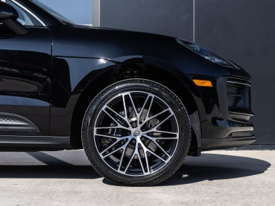 2026 Porsche Macan AWD