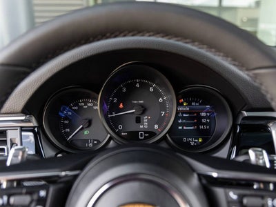 2026 Porsche Macan AWD