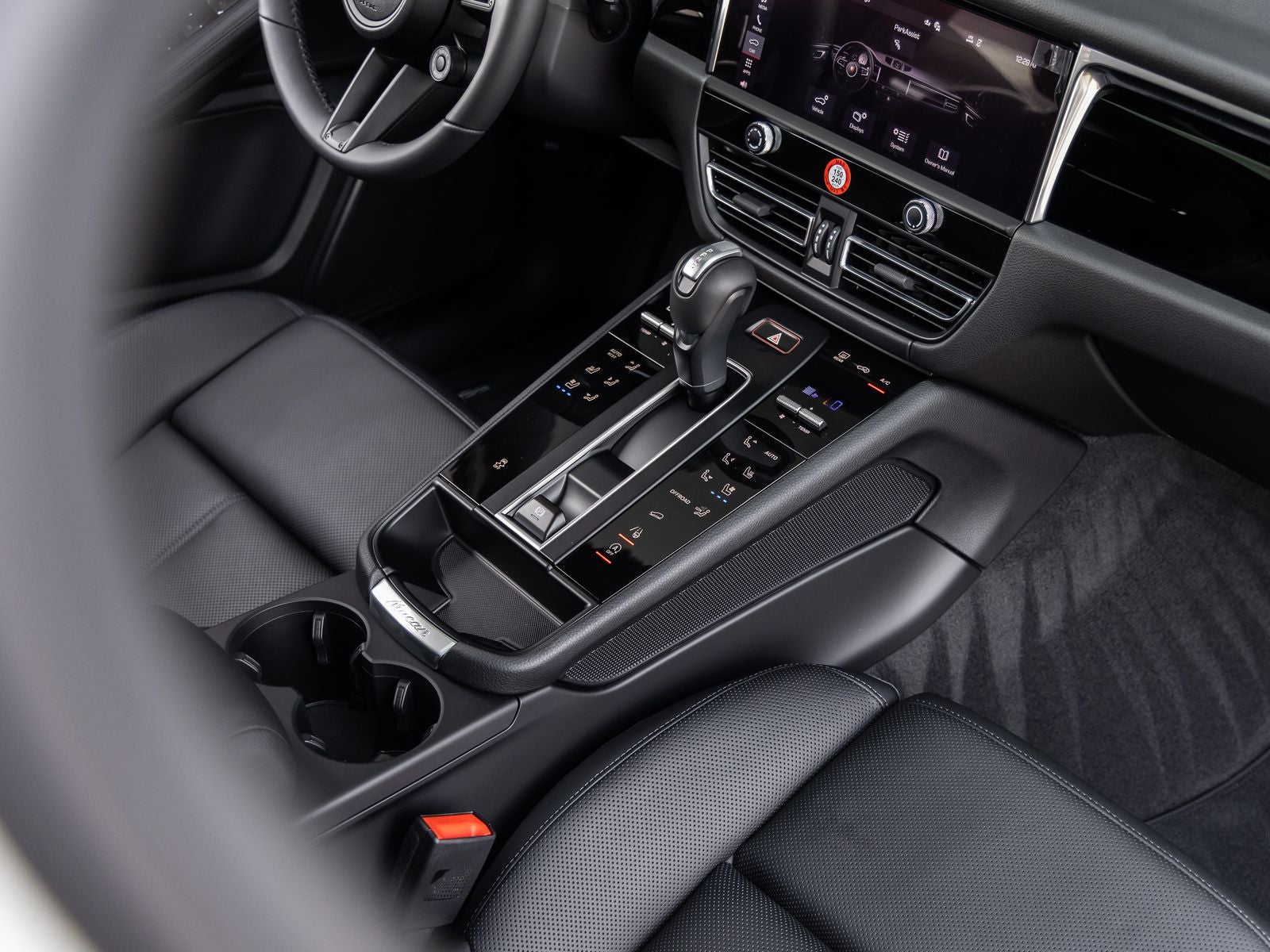 2026 Porsche Macan AWD