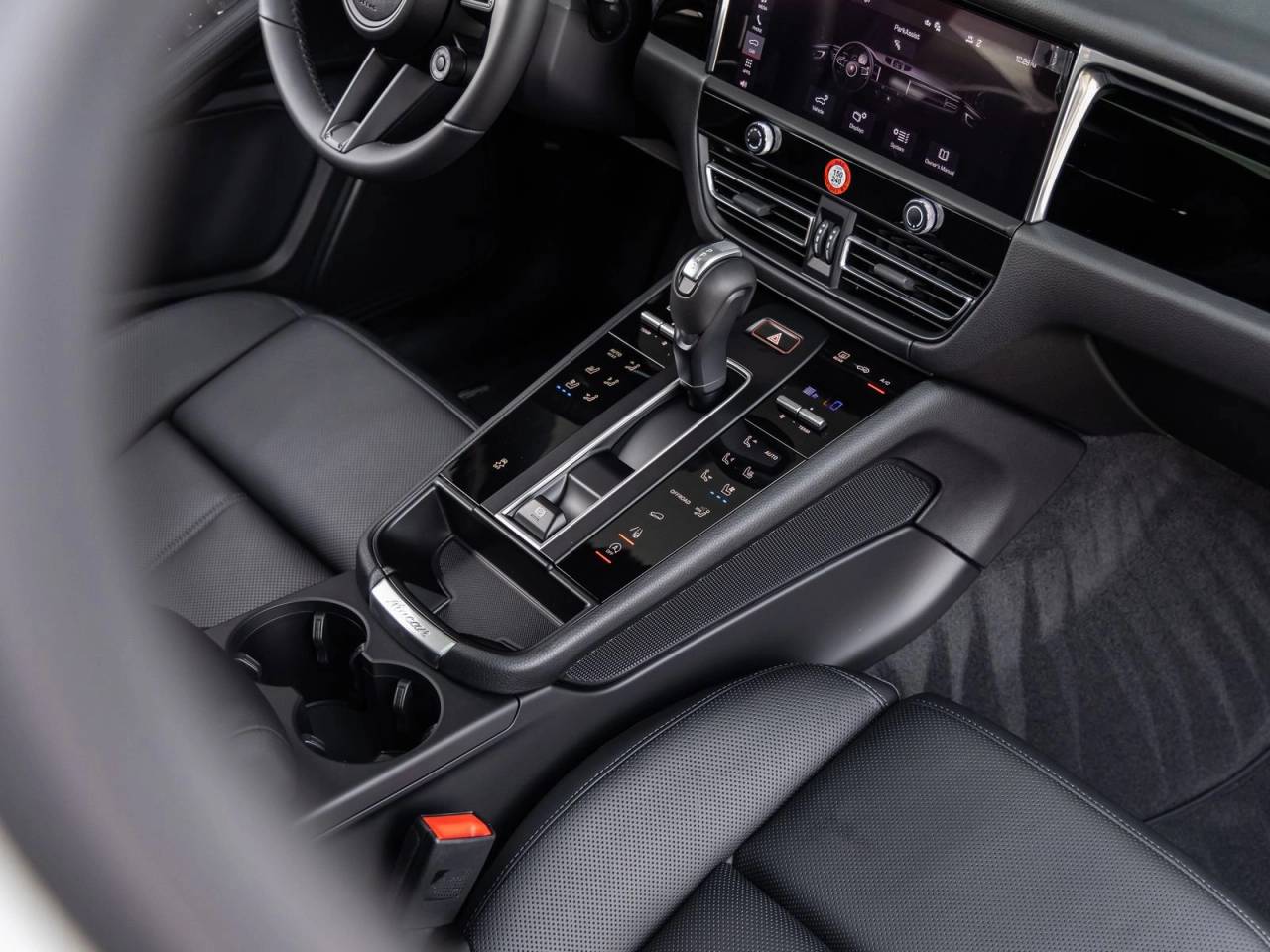 2026 Porsche Macan AWD