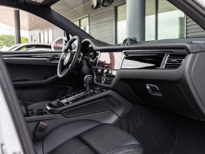2026 Porsche Macan AWD