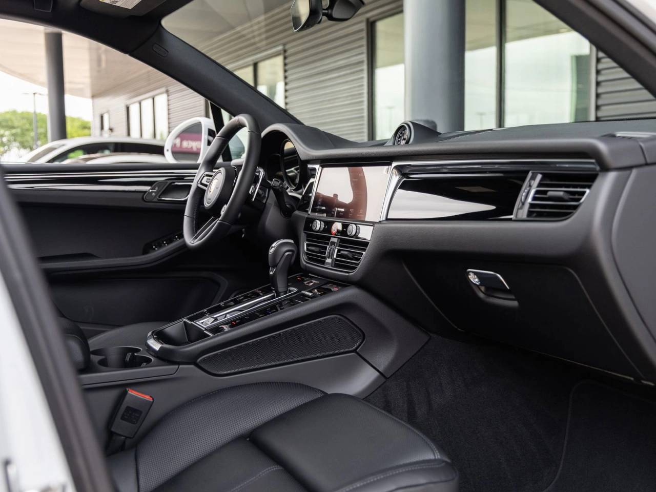 2026 Porsche Macan AWD