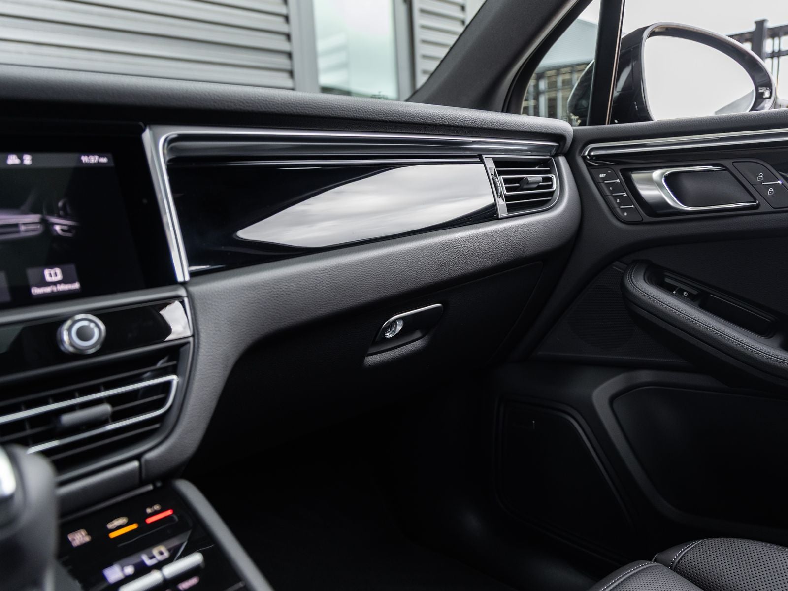 2026 Porsche Macan AWD