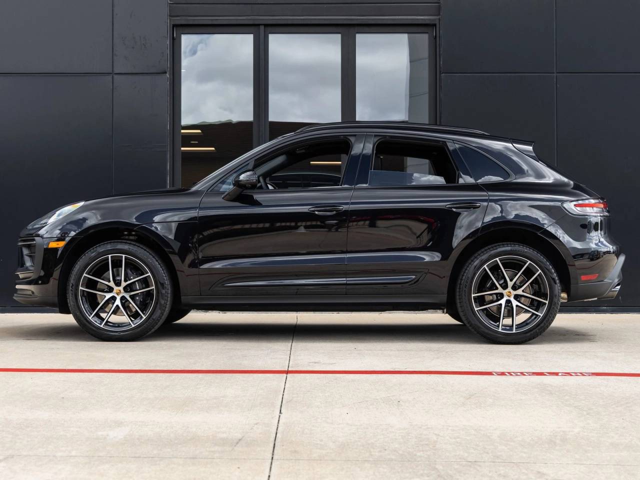 2026 Porsche Macan Base
