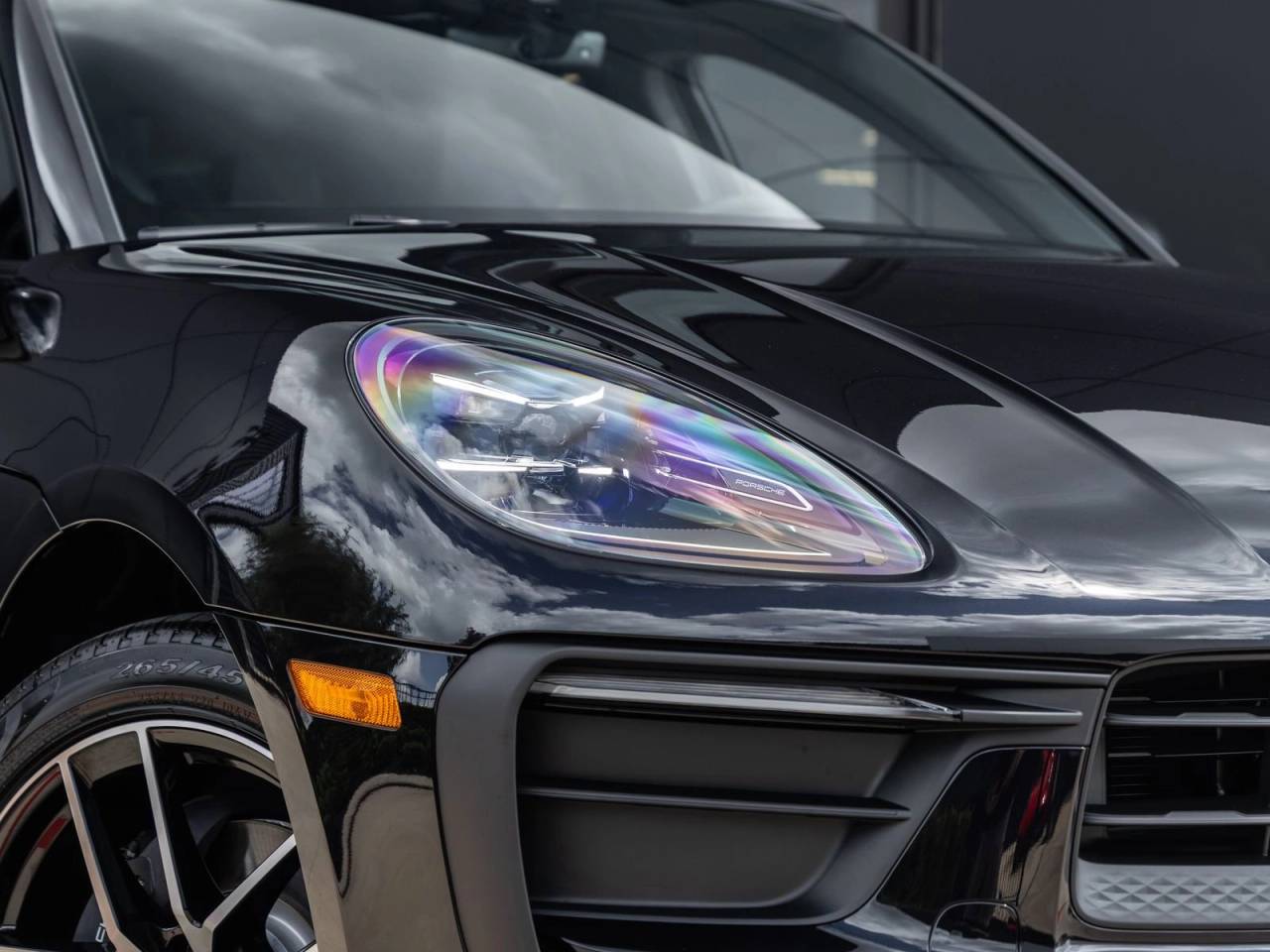 2026 Porsche Macan Base