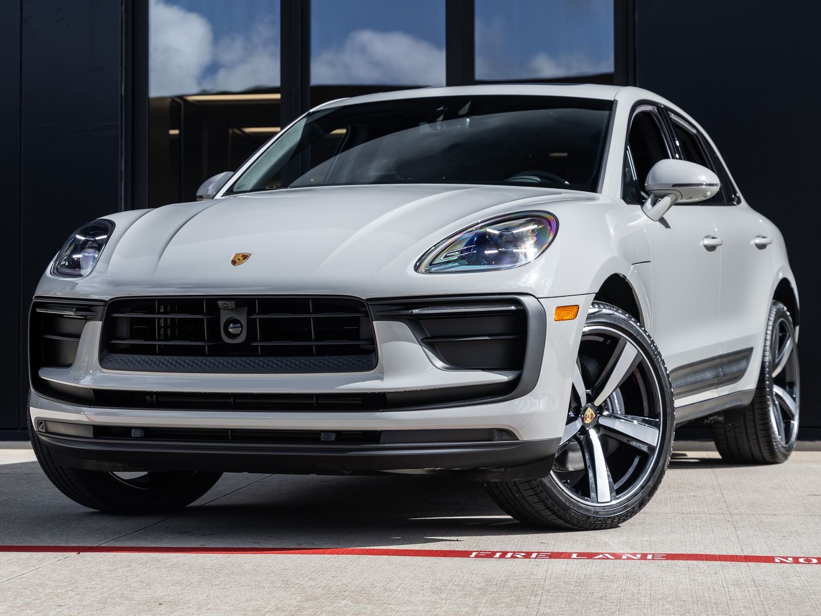 2026 Porsche Macan AWD