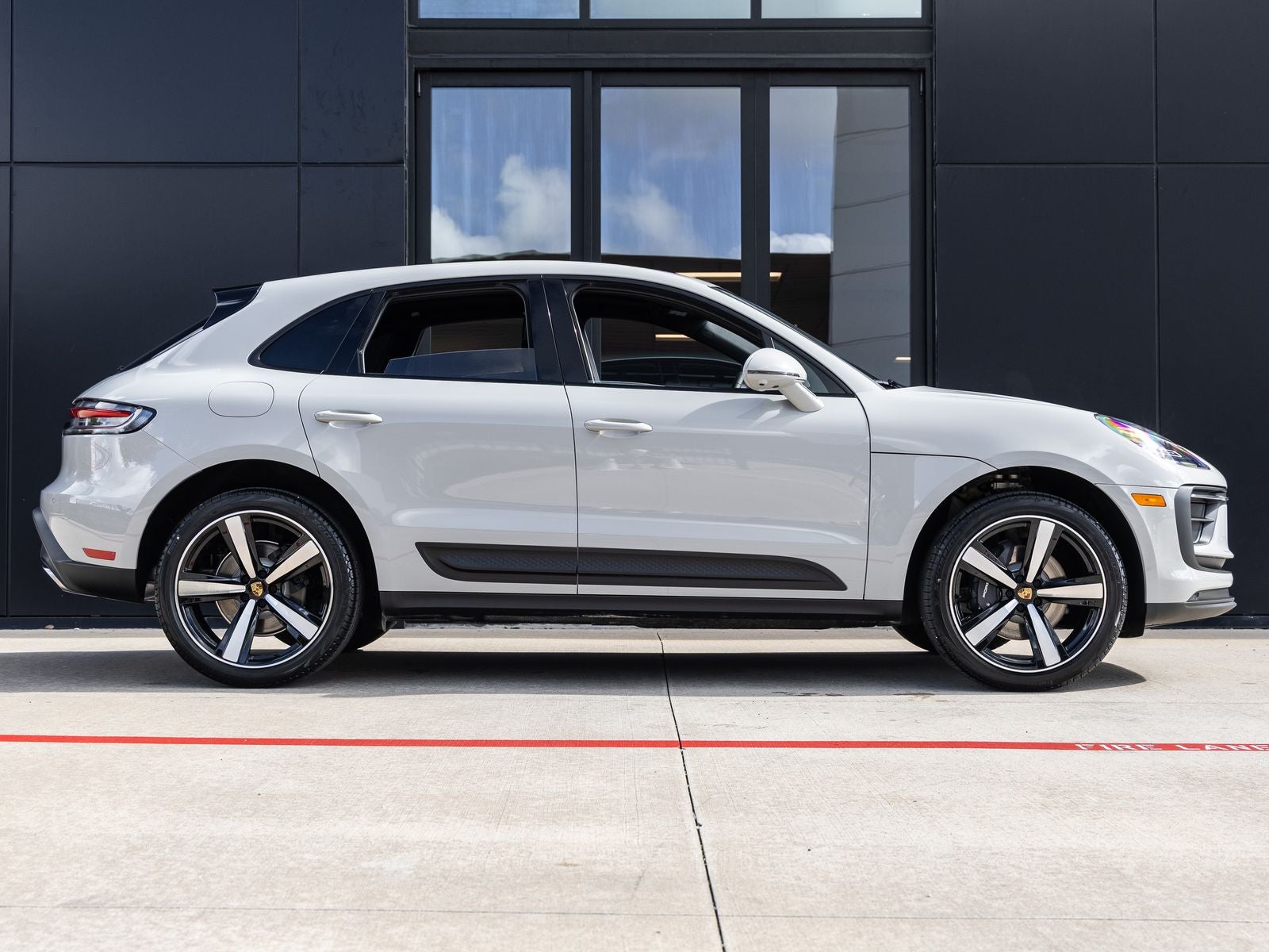 2026 Porsche Macan AWD