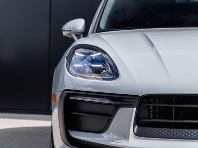 2026 Porsche Macan AWD