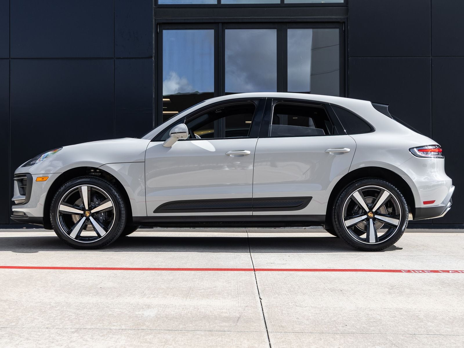 2026 Porsche Macan AWD