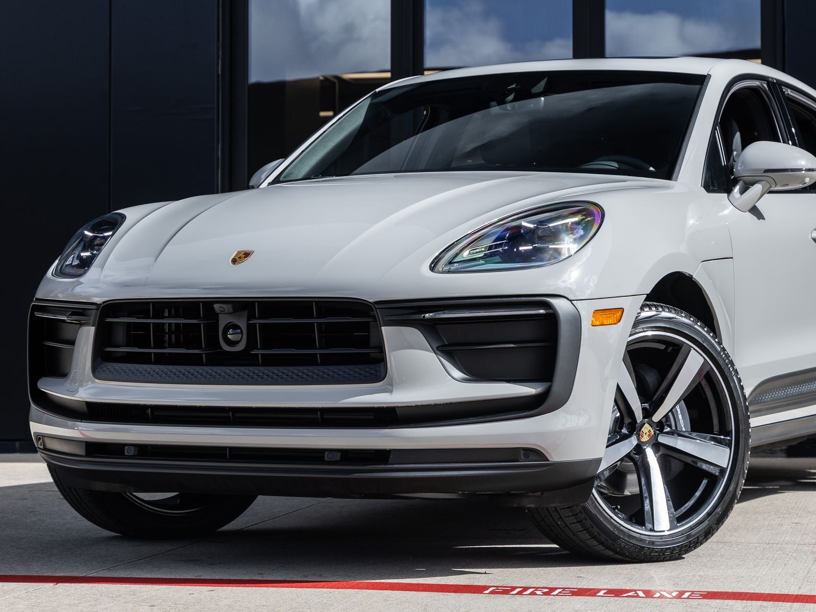 2026 Porsche Macan AWD