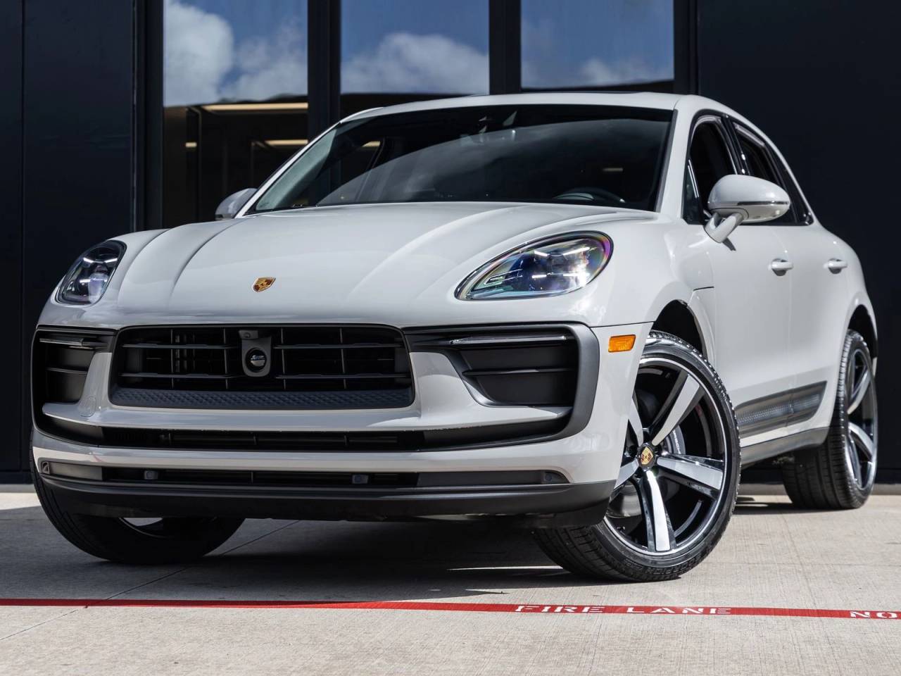 2026 Porsche Macan AWD