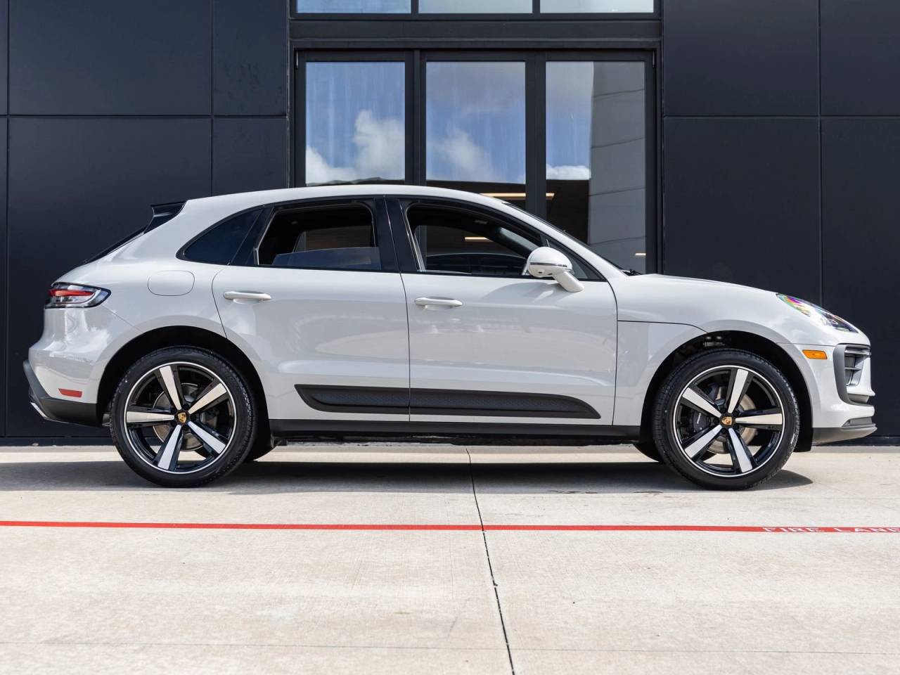 2026 Porsche Macan AWD
