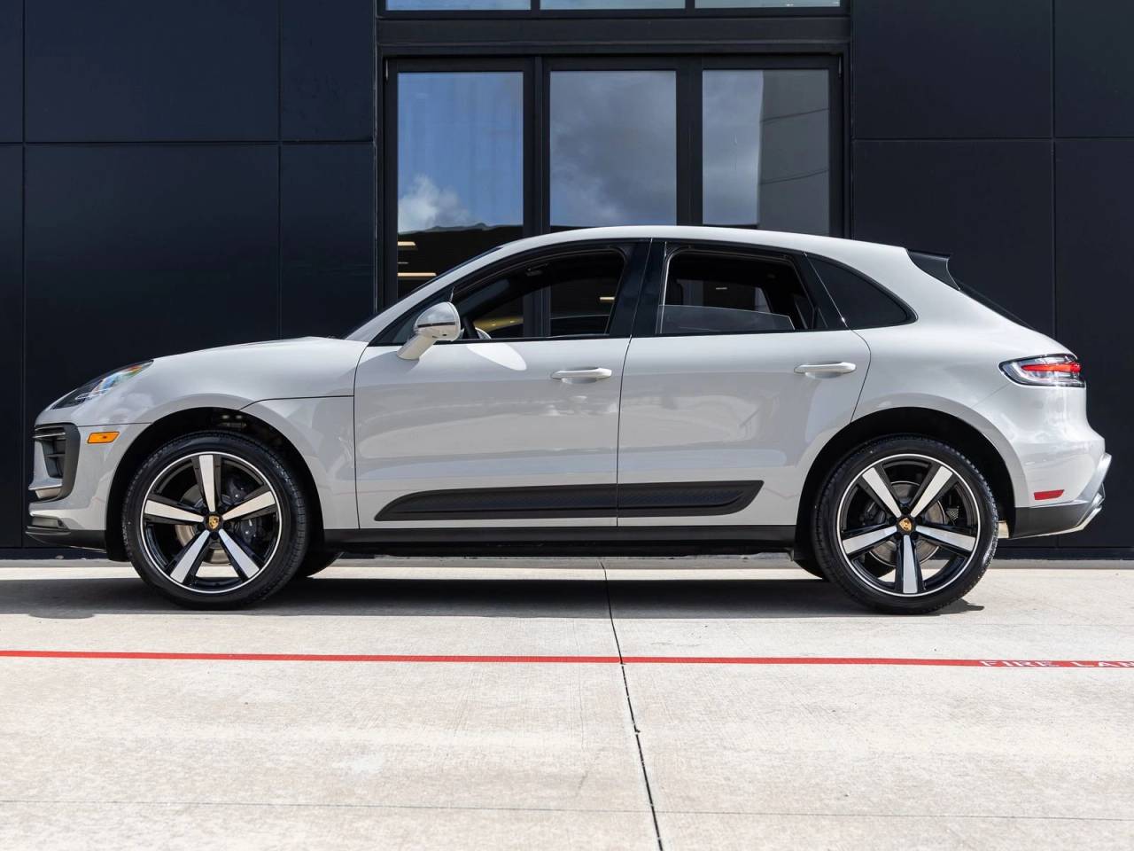 2026 Porsche Macan AWD