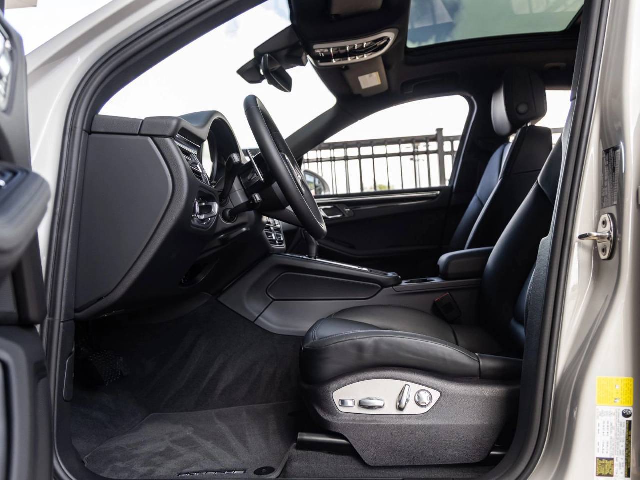 2026 Porsche Macan AWD
