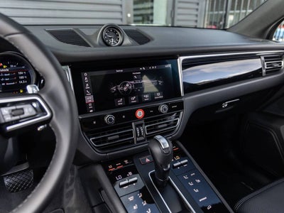 2026 Porsche Macan AWD