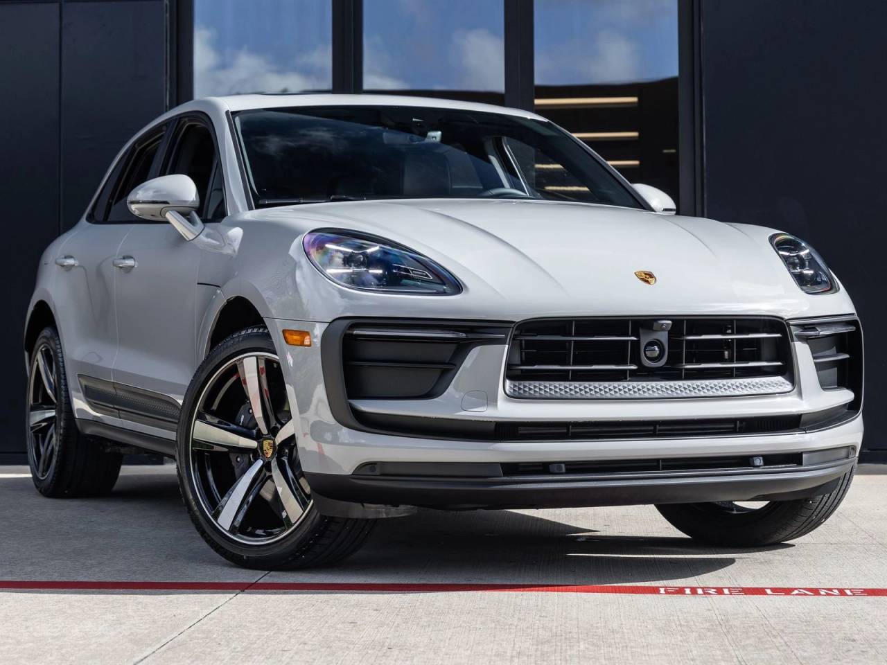2026 Porsche Macan AWD