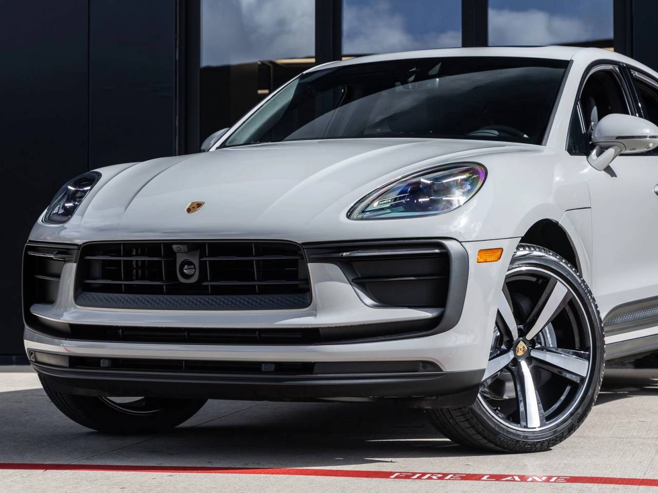 2026 Porsche Macan AWD