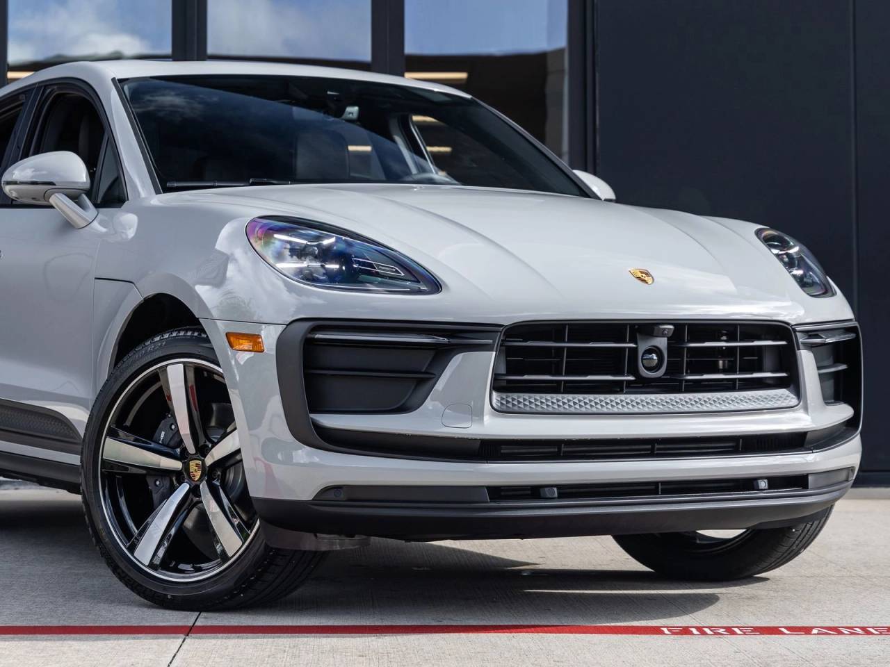 2026 Porsche Macan AWD